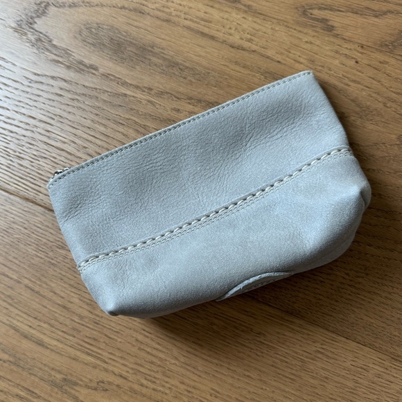Roots Canada Small Leather Makeup Toiletry Pouch - Grey - Like New - Picture 2 of 10